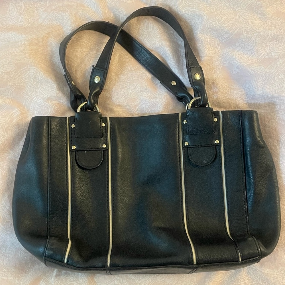 Kate spade shoulder bag. Perfect for daily or office use!